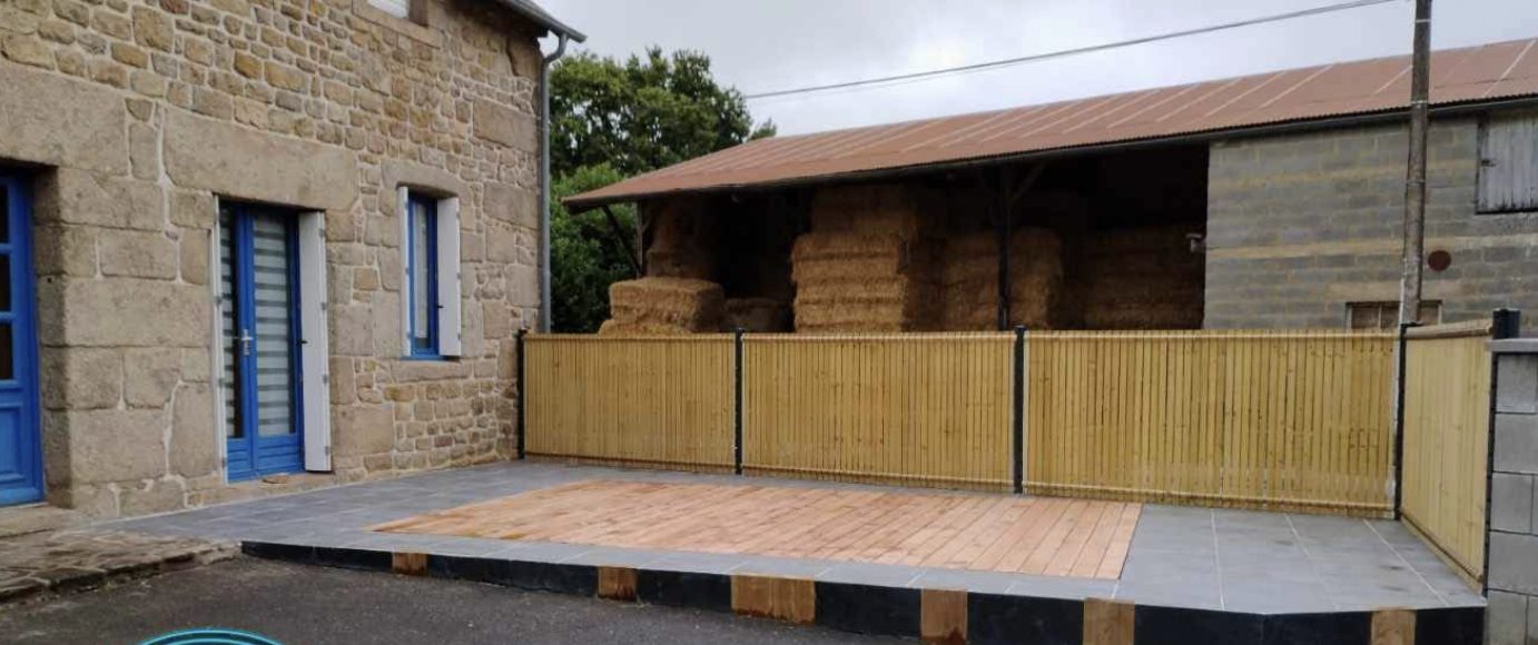 Après aménagement Delemartp : terrasse bois et carrelage avec clôture occultante, Ille-et-Vilaine